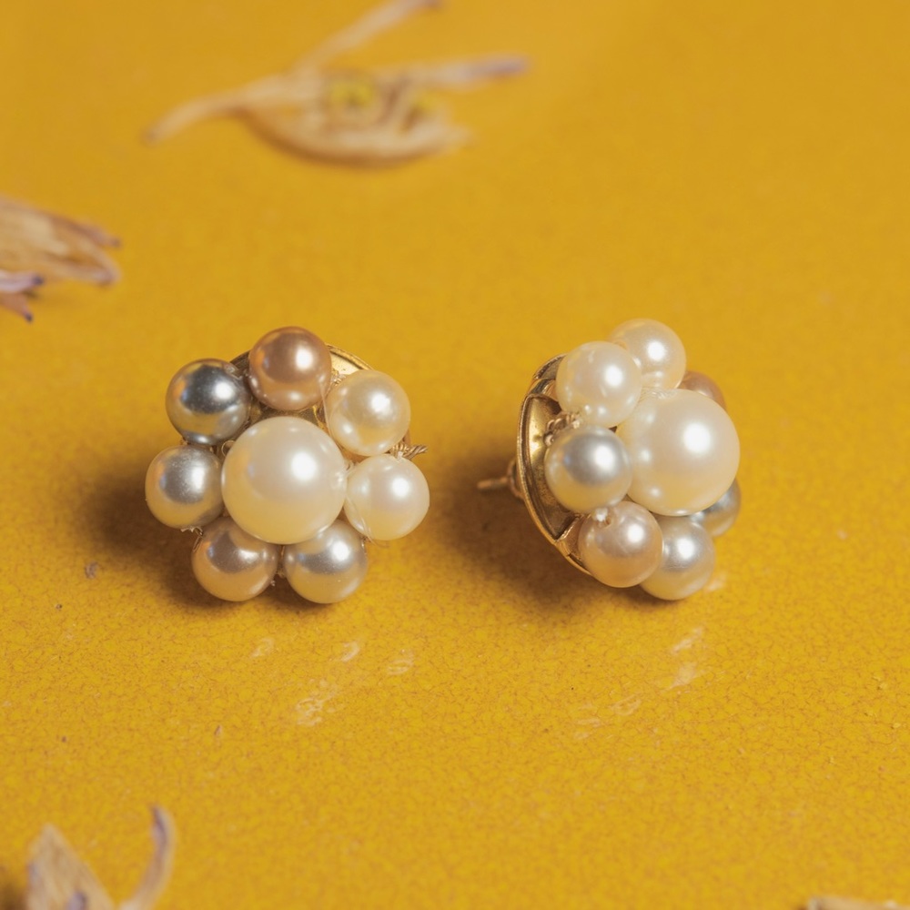 vintage late 80s to early 90s multi color pearl flower earrings